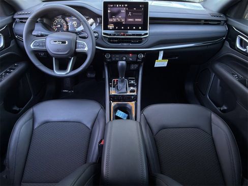 New 2026 Jeep Compass Latitude image 10