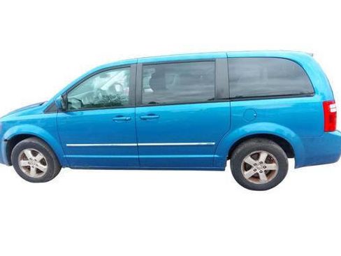 Used 2008 Dodge Grand Caravan SXT FWD image 2