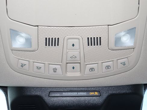 Used 2022 Ford Expedition XLT image 32