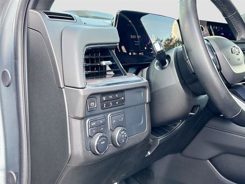 Used 2025 Chevrolet Suburban Z71 AWD/4WD image 10