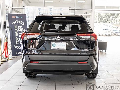 Used 2020 Toyota RAV4 LE w/ All Weather Liner Package AWD/4WD image 14