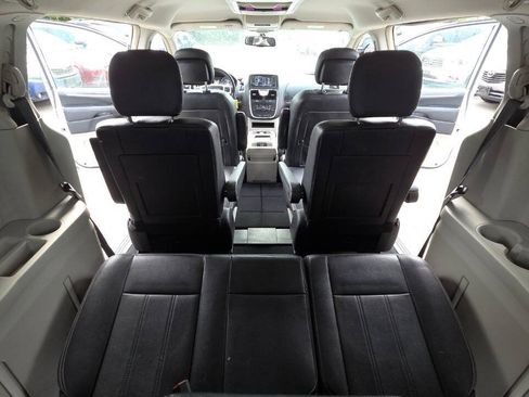 Used 2016 Chrysler Town & Country Touring FWD image 36