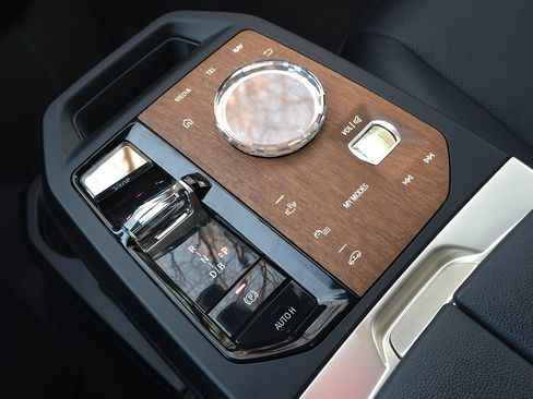 Used 2023 BMW iX M60 image 70