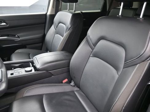 Used 2025 Nissan Pathfinder SL image 19