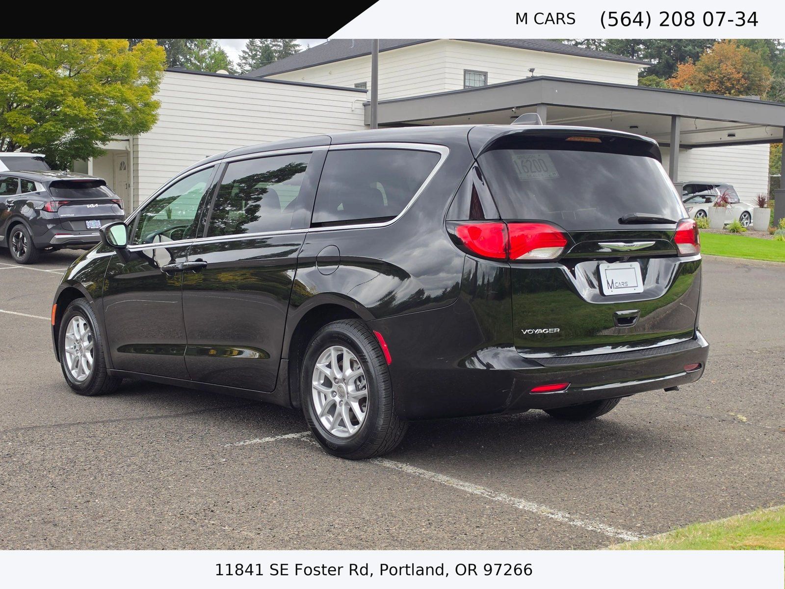 Used 2022 Chrysler Voyager LX FWD image 8
