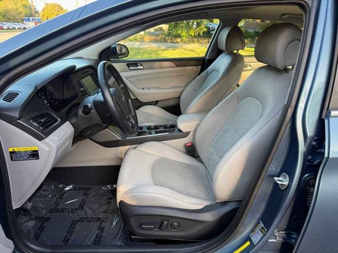 Used 2016 Hyundai Sonata Sport w/ Option Group 1V FWD image 9