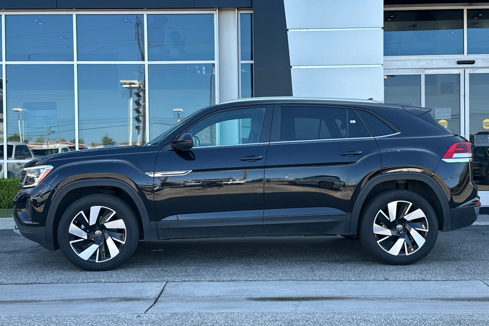 Used 2025 Volkswagen Atlas Cross Sport SE AWD/4WD image 7