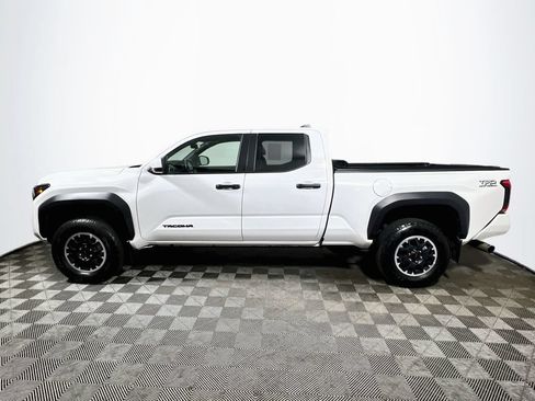 Used 2024 Toyota Tacoma TRD Off-Road AWD/4WD image 4