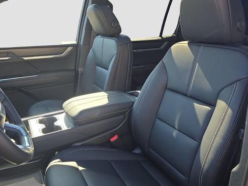 New 2026 GMC Acadia Elevation w/ Elevation Premium Package AWD/4WD image 7