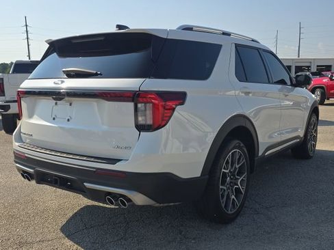 Used 2025 Ford Explorer Platinum w/ Ultimate Package image 5