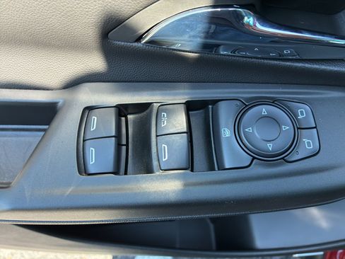 Used 2022 Chevrolet Bolt LT w/ Infotainment Package FWD image 21