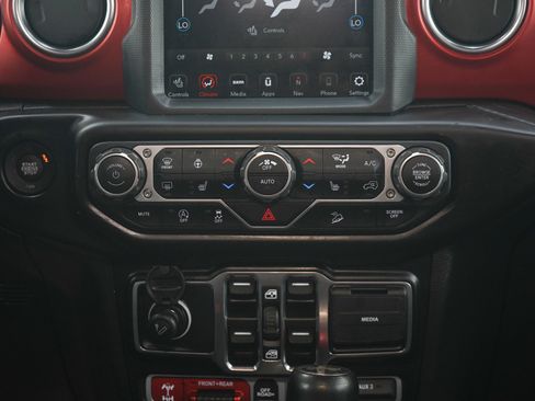 Used 2021 Jeep Wrangler Unlimited Rubicon w/ Uconnect 4C Nav & Sound Group AWD/4WD image 16