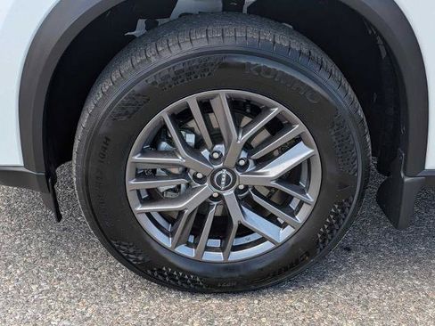 Used 2025 Nissan Rogue S AWD/4WD image 12