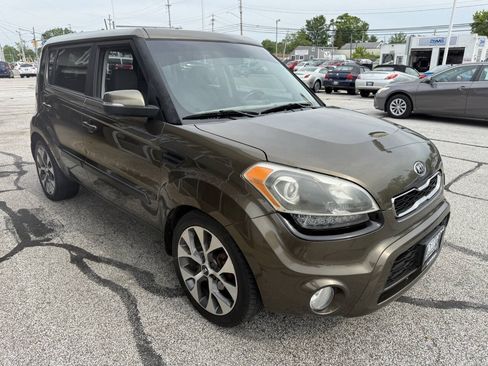 Used 2013 Kia Soul ! FWD image 4