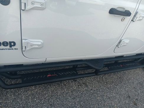 Used 2023 Jeep Gladiator Sport image 4