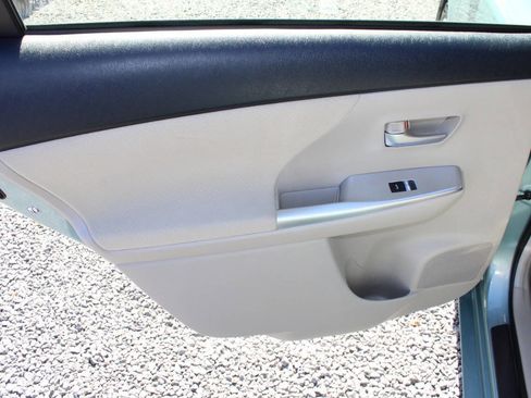 Used 2014 Toyota Prius V Three image 22