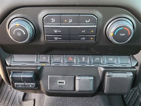 Used 2020 Chevrolet Silverado 1500 Custom w/ Custom Value Package image 18