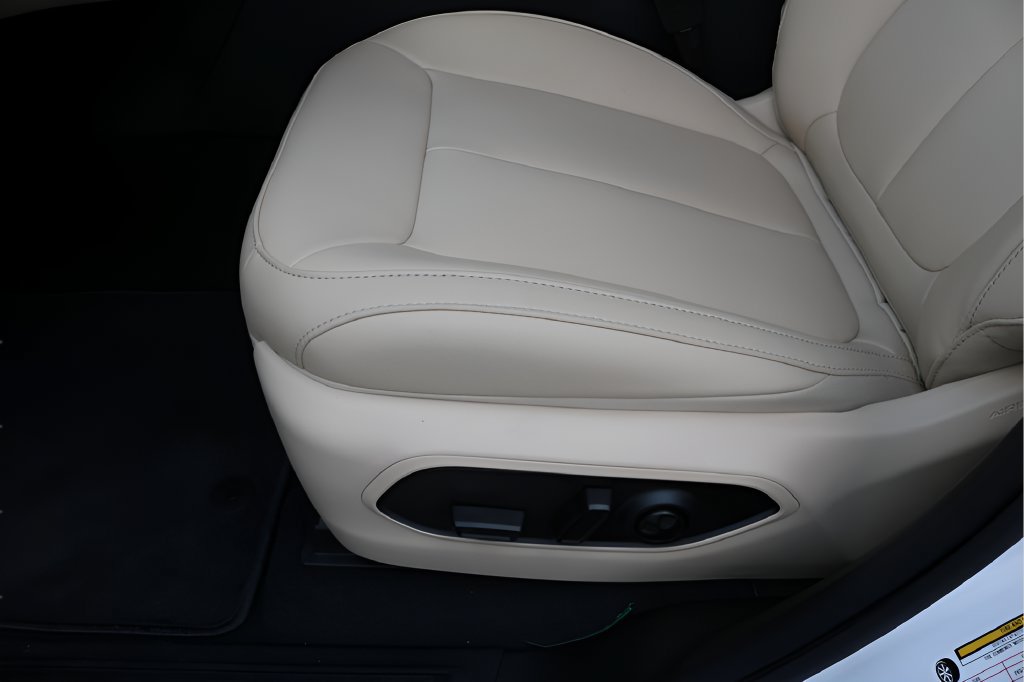 New 2026 Jeep Grand Cherokee Limited RWD image 12