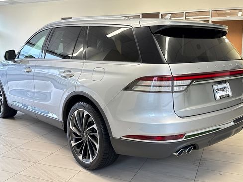 Used 2020 Lincoln Aviator Reserve w/ Equipment Group 202A image 6