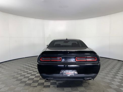 Used 2017 Dodge Challenger SXT Plus image 8