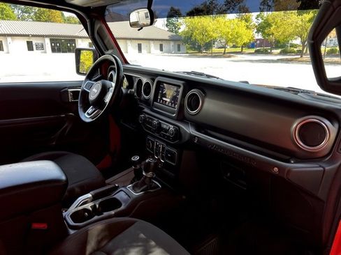 Used 2018 Jeep Wrangler Unlimited Rubicon w/ Safety Group image 27