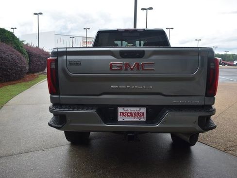 Used 2025 GMC Sierra 2500 Denali w/ Technology Package AWD/4WD image 8