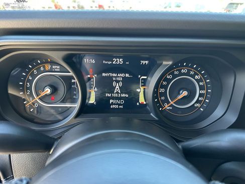 Used 2025 Jeep Gladiator Sport AWD/4WD image 21