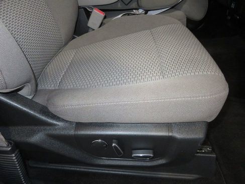 Used 2017 Ford F150 XLT w/ Equipment Group 302A Luxury AWD/4WD image 36
