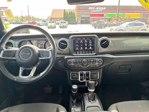 Used 2022 Jeep Wrangler Unlimited Sahara w/ LED Lighting Group AWD/4WD image 15