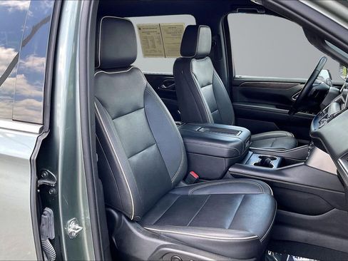Used 2023 Chevrolet Suburban Premier AWD/4WD image 7
