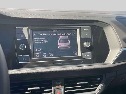 Used 2023 Volkswagen Jetta SE w/ Panoramic Sunroof Package FWD image 27