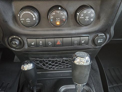 Used 2014 Jeep Wrangler Unlimited Rubicon w/ Connectivity Group image 19