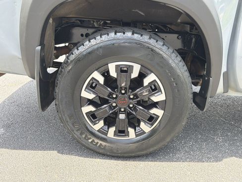 Used 2024 Nissan Frontier PRO-4X w/ Technology Package AWD/4WD image 17
