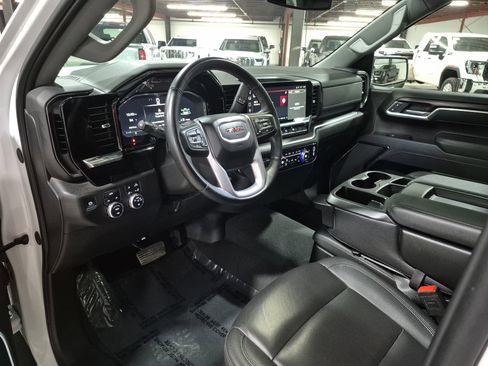 Certified 2025 GMC Sierra 1500 SLT image 11