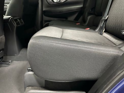 Used 2018 Nissan Rogue SV image 42