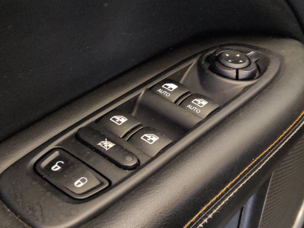Used 2018 Jeep Compass Latitude w/ Popular Equipment Group FWD image 27
