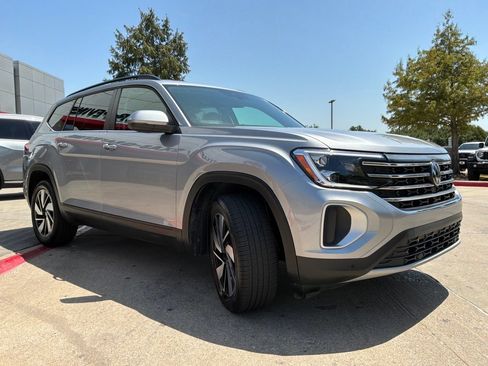 Used 2026 Volkswagen Atlas SE FWD image 4