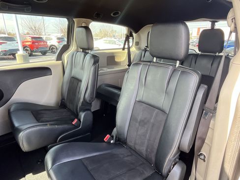 Used 2019 Dodge Grand Caravan SXT image 23