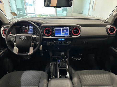 Used 2021 Toyota Tacoma SR5 AWD/4WD image 10