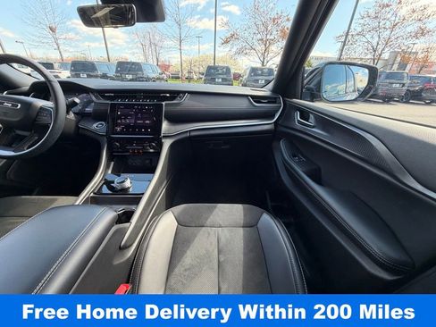 Used 2025 Jeep Grand Cherokee Altitude image 18