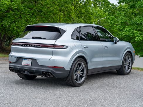 Certified 2024 Porsche Cayenne AWD/4WD image 7