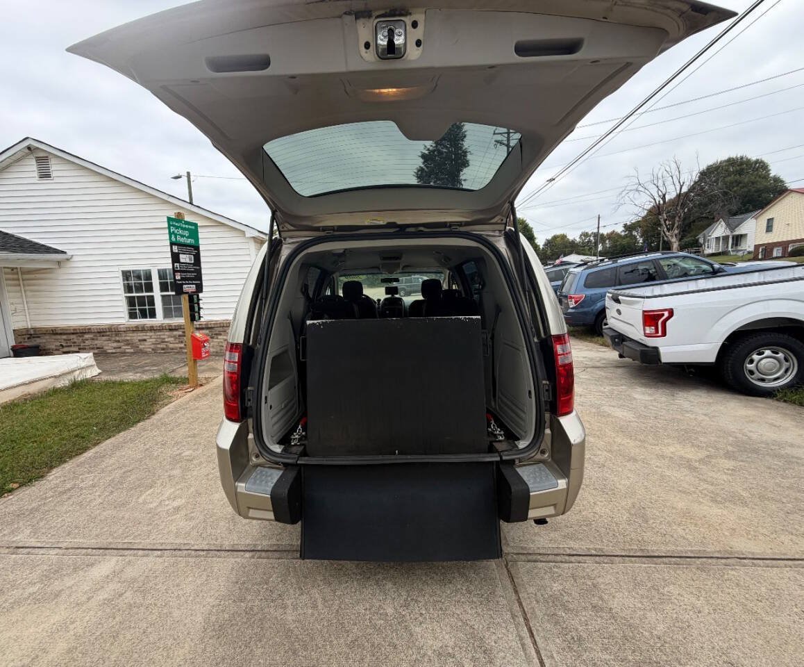 Used 2009 Dodge Grand Caravan SE FWD image 2