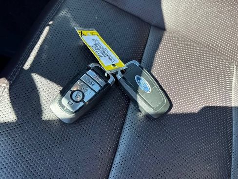 Used 2025 Ford Explorer Platinum AWD/4WD image 24