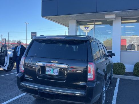 Used 2015 GMC Yukon Denali image 3