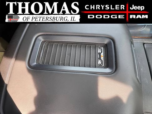 Used 2018 Chevrolet Suburban Premier AWD/4WD image 32
