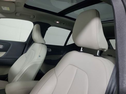 Certified 2025 Volvo XC40 B5 Plus image 25