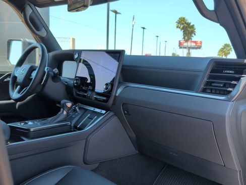 Certified 2026 Lexus GX 550 GX 550 Luxury+ w/ Accessory Package (2T) image 30