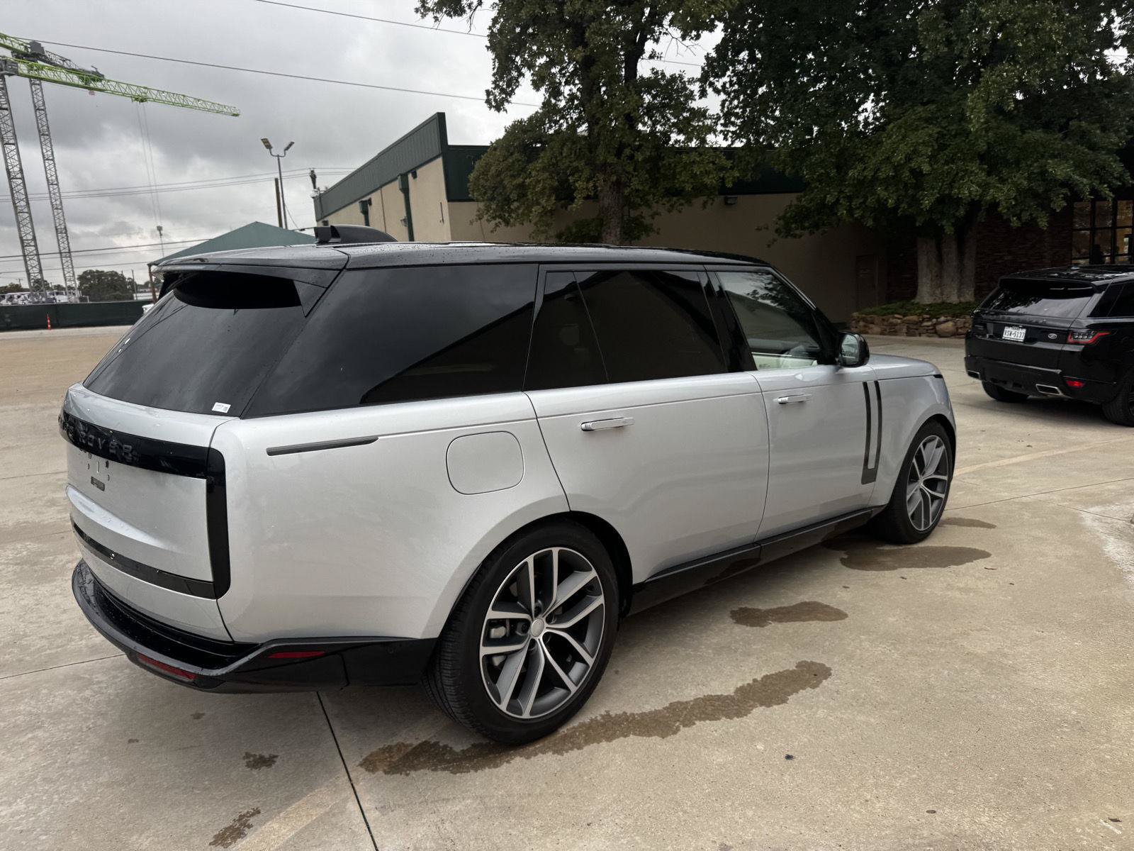 Certified 2025 Land Rover Range Rover Long Wheelbase SE AWD/4WD image 10