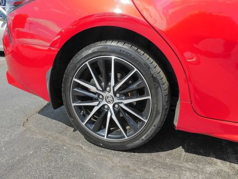 Used 2021 Toyota Camry SE w/ Cold Weather Package FWD image 9