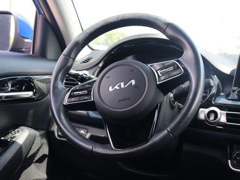 Used 2023 Kia Seltos S w/ Navigation Package FWD image 5